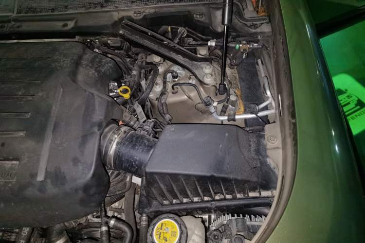 Used Land Rover Defender 2020 110 P400 HSE Engine Bay Left