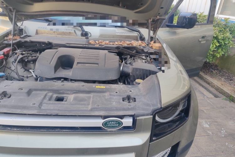 Used Land Rover Defender 2020 110 P400 SE Engine Bay Left