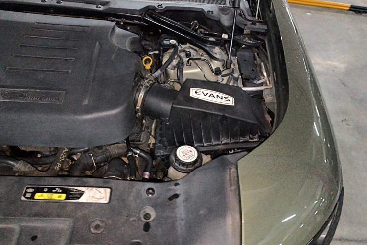 Used Land Rover Defender 2020 110 P400 HSE Engine Bay Left