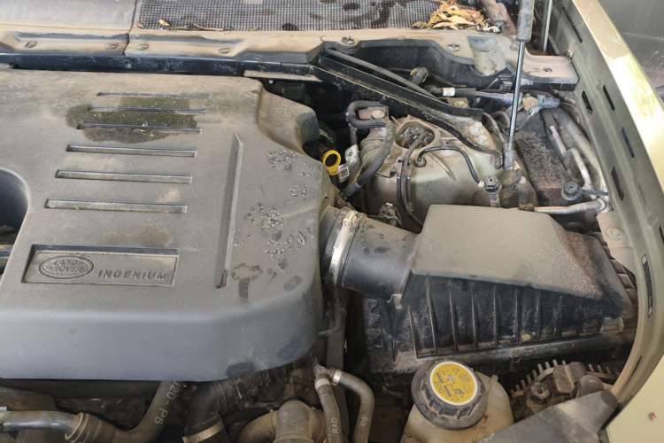 Used Land Rover Defender 2020 110 P400 Dark Special Edition Engine Bay Left
