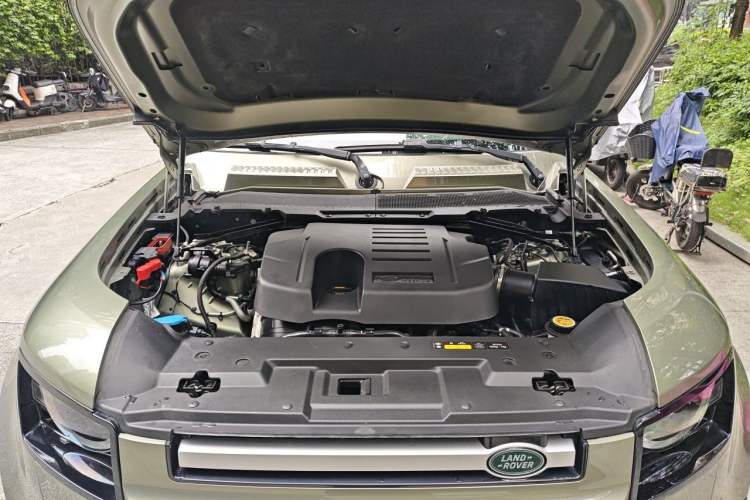 Used Land Rover Defender 2020 110 P400 HSE Engine Bay