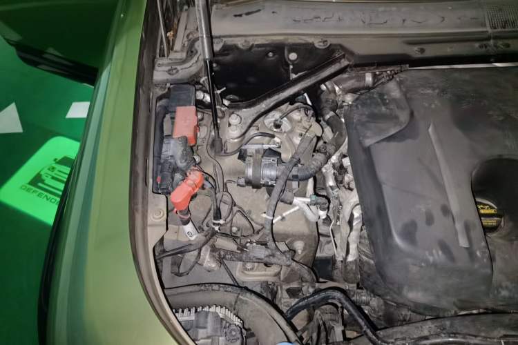 Used Land Rover Defender 2020 110 P400 HSE Engine Bay Right