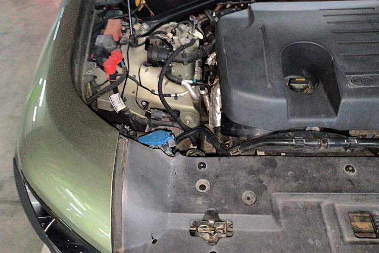 Used Land Rover Defender 2020 110 P400 HSE Engine Bay Right