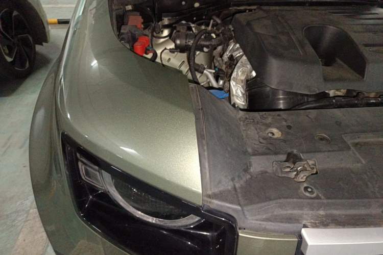 Used Land Rover Defender 2020 110 P400 HSE Engine Bay Right