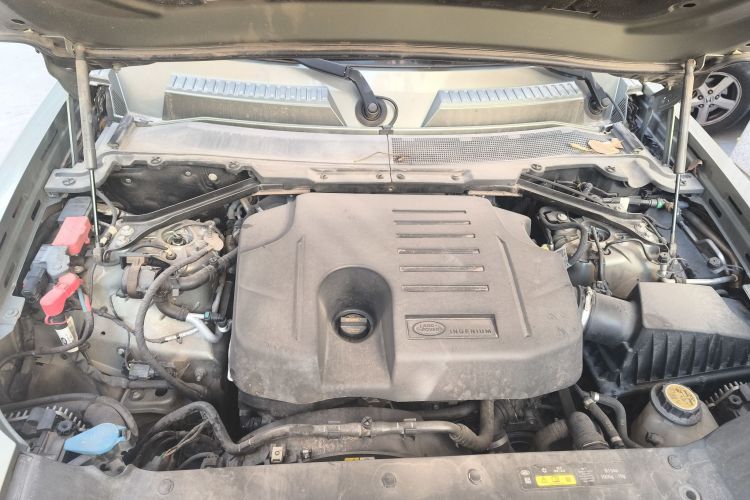 Used Land Rover Defender 2020 110 P400 HSE Engine Bay
