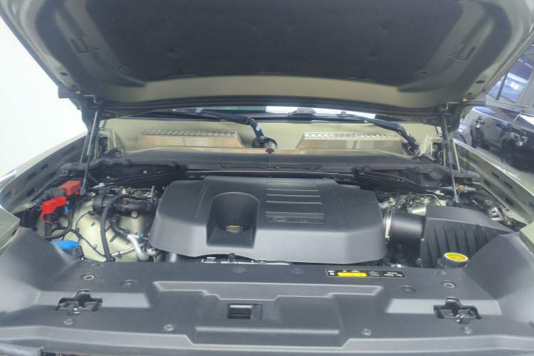 Used Land Rover Defender 2020 110 P400 Dark Special Edition Engine Bay
