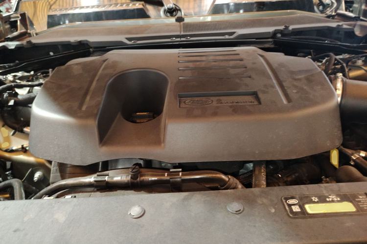 Used Land Rover Defender 2020 110 P400 HSE Engine Bay