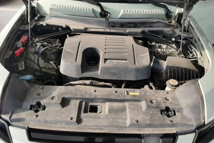 Used Land Rover Defender 2020 110 P400 HSE Engine Bay