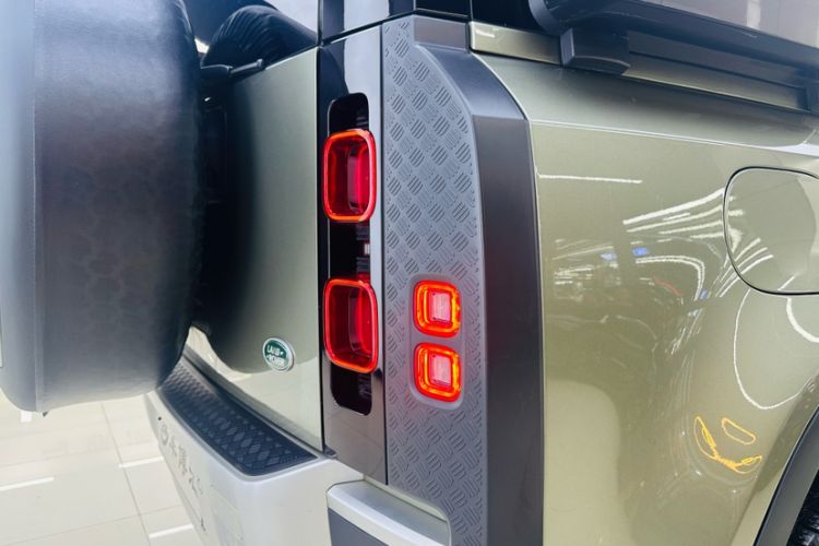 Used Land Rover Defender 2020 110 P400 HSE Exterior 9