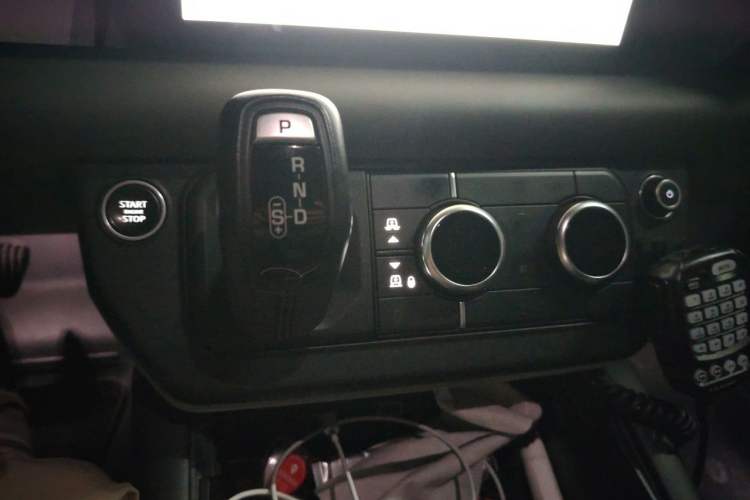 Used Land Rover Defender 2020 110 P400 HSE Gear Lever