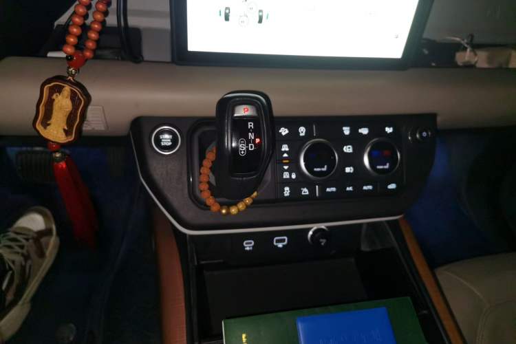 Used Land Rover Defender 2020 110 P400 HSE Gear Lever