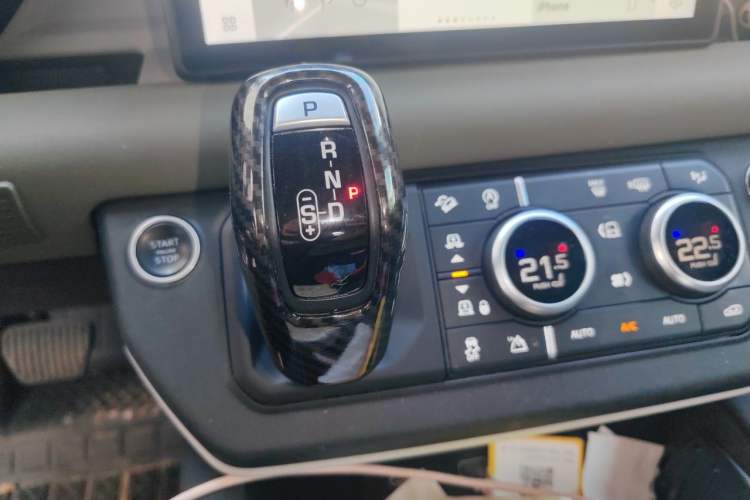 Used Land Rover Defender 2020 110 P400 SE Gear Lever
