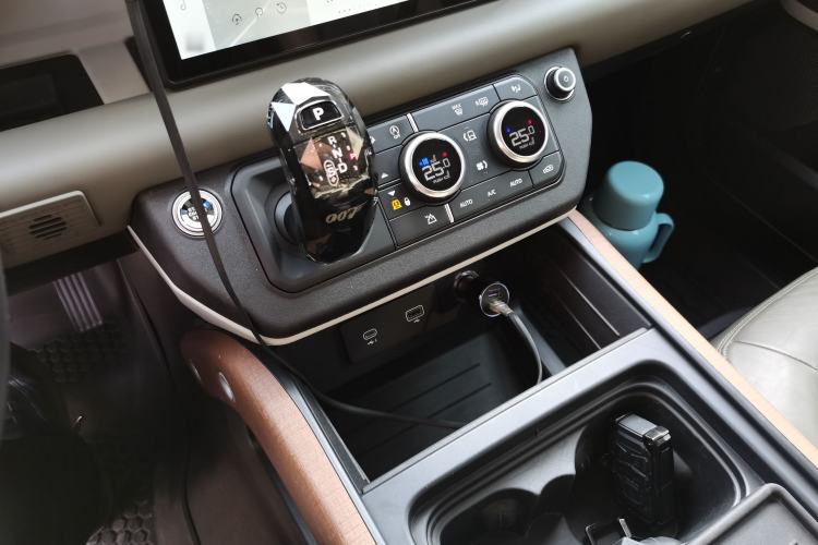 Used Land Rover Defender 2020 110 P400 HSE Gear Lever