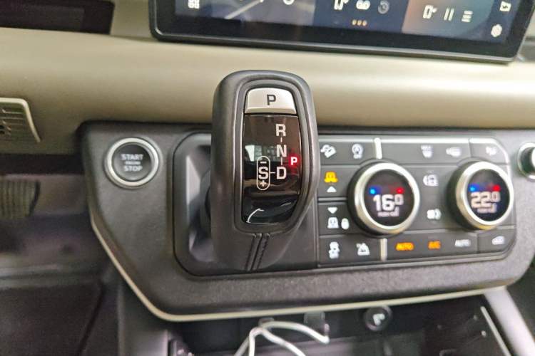 Used Land Rover Defender 2020 110 P400 HSE Gear Lever