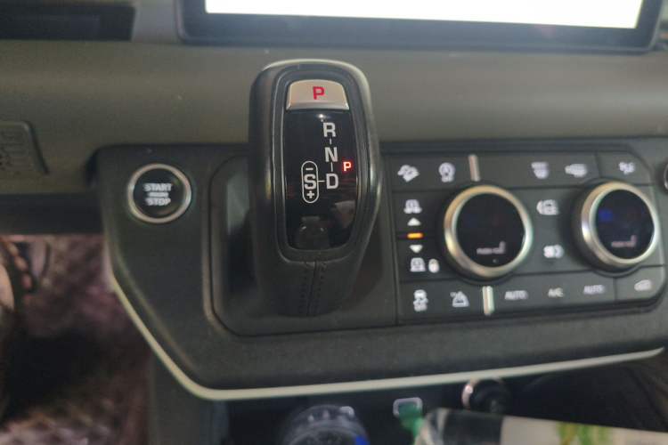 Used Land Rover Defender 2020 110 P400 Dark Special Edition Gear Lever