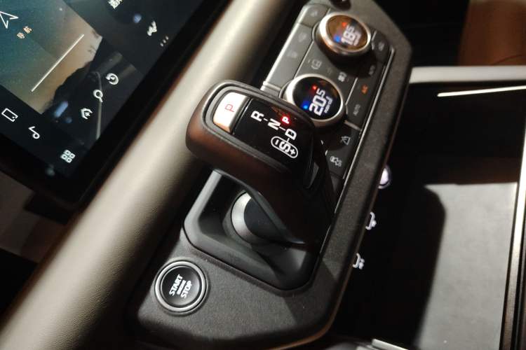 Used Land Rover Defender 2020 110 P400 HSE Gear Lever