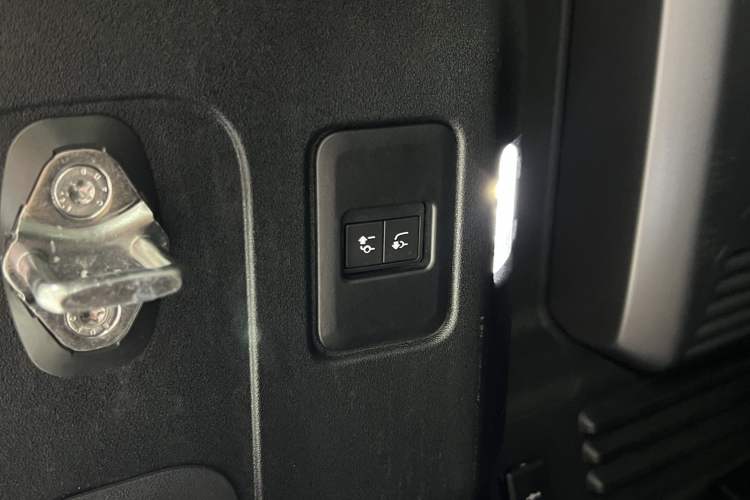 Used Land Rover Defender 2020 110 P400 HSE Interior 1