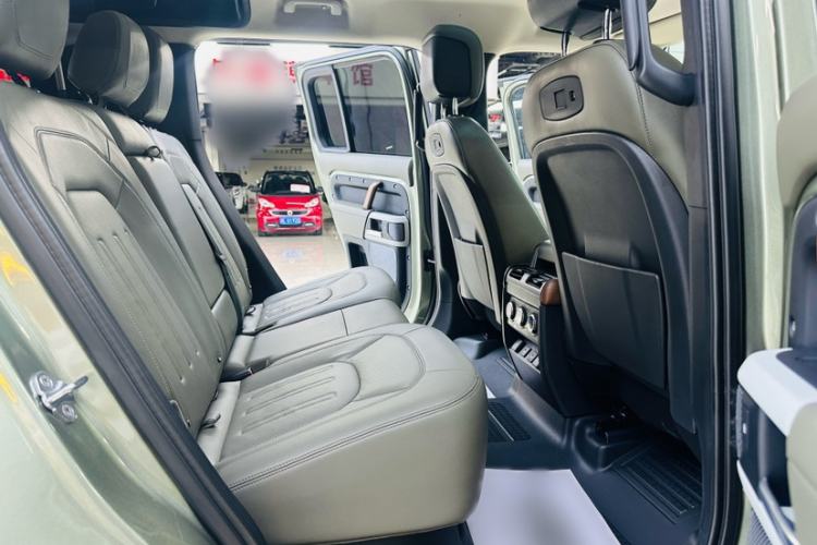 Used Land Rover Defender 2020 110 P400 HSE Interior 10