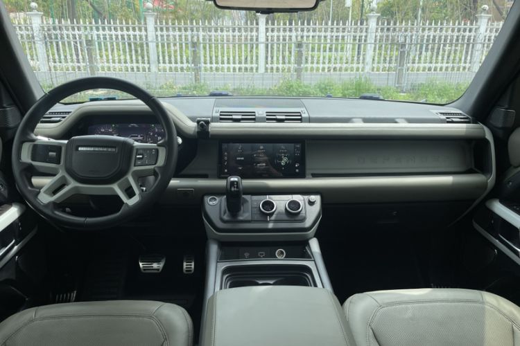 Used Land Rover Defender 2020 110 P400 HSE Interior 11