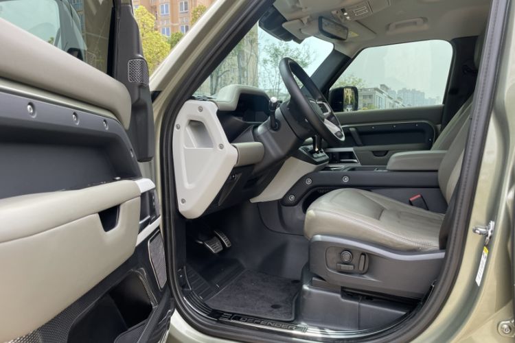 Used Land Rover Defender 2020 110 P400 HSE Interior 13