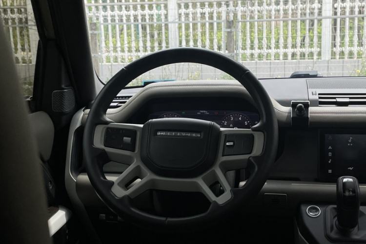 Used Land Rover Defender 2020 110 P400 HSE Interior 14