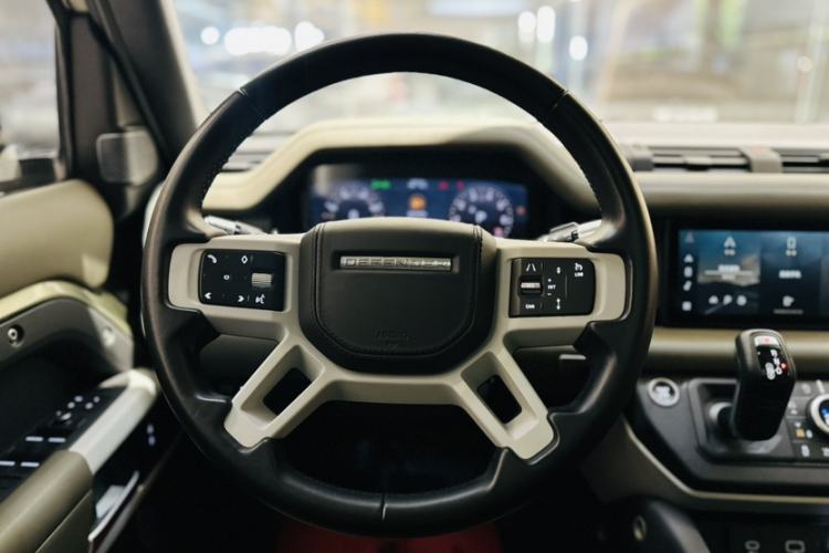 Used Land Rover Defender 2020 110 P400 HSE Interior 2