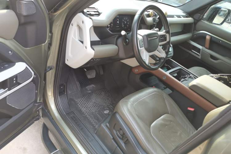 Used Land Rover Defender 2020 110 P400 HSE Interior 3