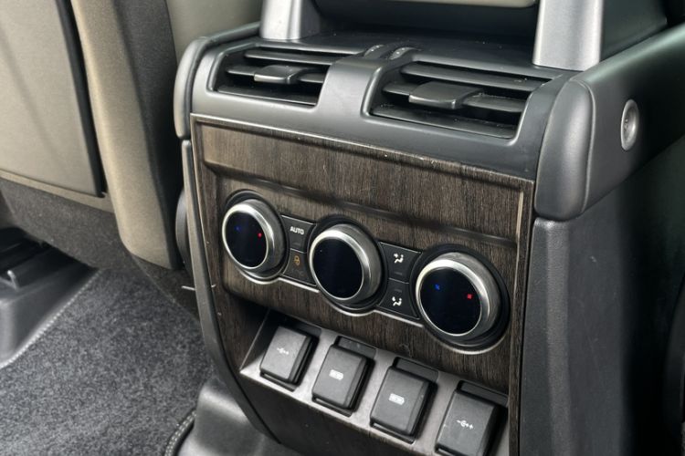 Used Land Rover Defender 2020 110 P400 HSE Interior 3