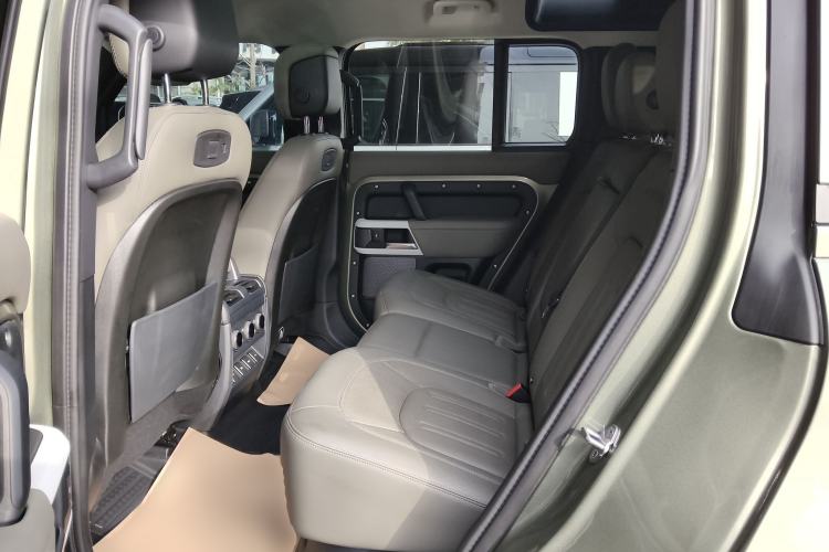 Used Land Rover Defender 2020 110 P400 HSE Interior 4
