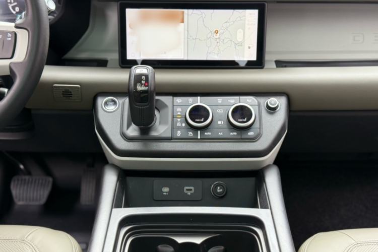 Used Land Rover Defender 2020 110 P400 HSE Interior 4