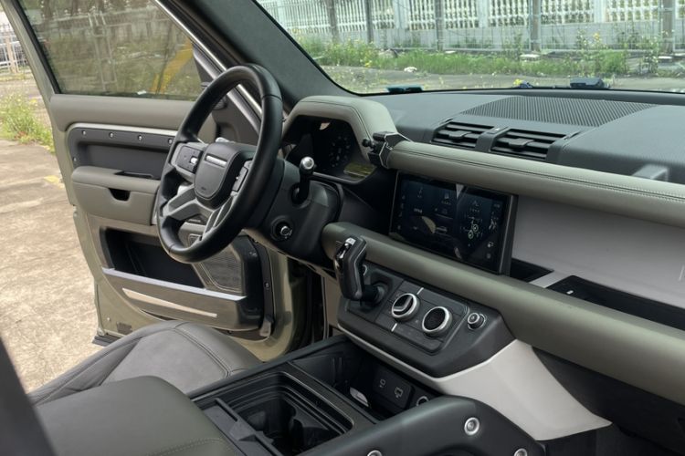 Used Land Rover Defender 2020 110 P400 HSE Interior 4
