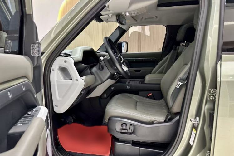 Used Land Rover Defender 2020 110 P400 HSE Interior 6