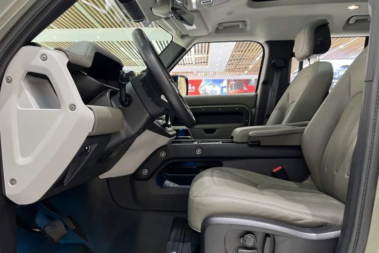 Used Land Rover Defender 2020 110 P400 HSE Interior 7