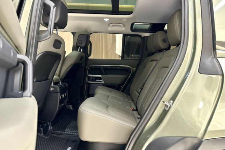 Used Land Rover Defender 2020 110 P400 HSE Interior 8