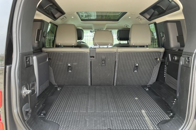 Used Land Rover Defender 2020 110 P400 HSE Interior 8