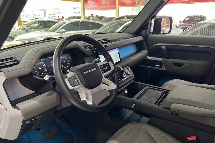 Used Land Rover Defender 2020 110 P400 HSE Interior 8