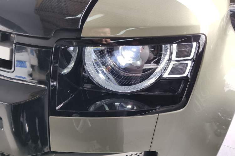 Used Land Rover Defender 2020 110 P400 HSE Left Front Headlight