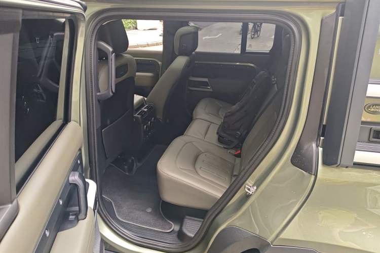 Used Land Rover Defender 2020 110 P400 HSE Left Rear Seat