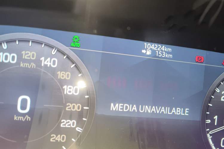 Used Land Rover Defender 2020 110 P400 HSE Odometer Close Up