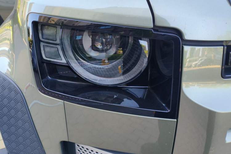Used Land Rover Defender 2020 110 P400 Dark Special Edition Right Front Headlight