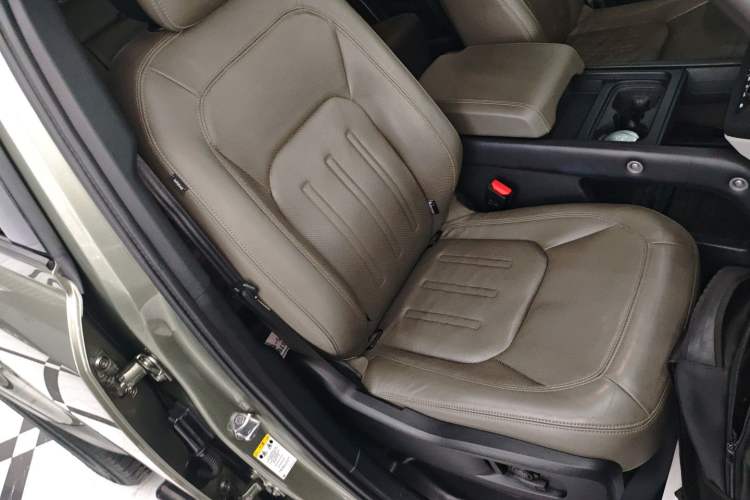 Used Land Rover Defender 2020 110 P400 HSE Right Front Seat