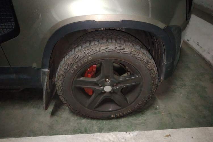Used Land Rover Defender 2020 110 P400 HSE Right Front Wheel Hub