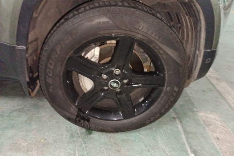Used Land Rover Defender 2020 110 P400 HSE Right Front Wheel Hub