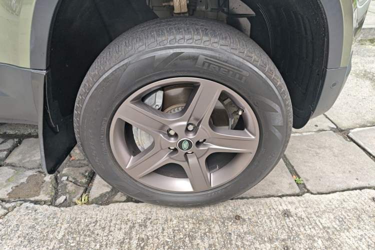 Used Land Rover Defender 2020 110 P400 HSE Right Front Wheel Hub