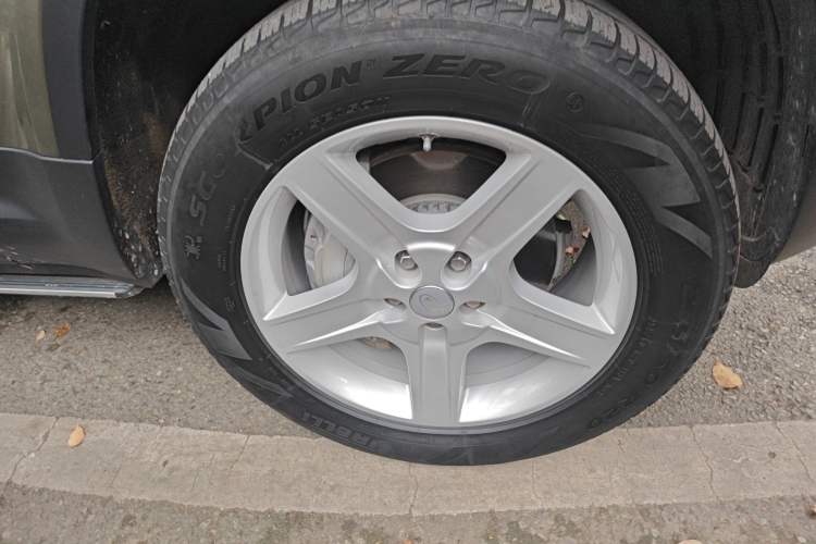 Used Land Rover Defender 2020 110 P400 HSE Right Front Wheel Hub