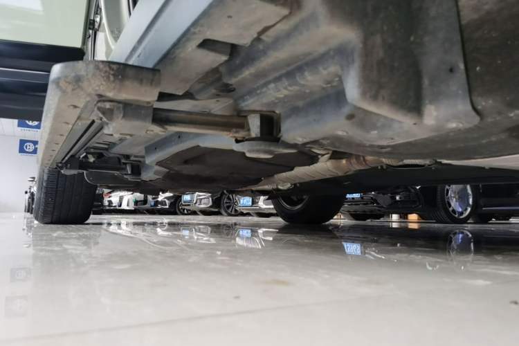 Used Land Rover Defender 2020 110 P400 HSE Right Side Sill