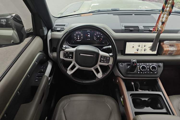 Used Land Rover Defender 2020 110 P400 HSE Steering Wheel