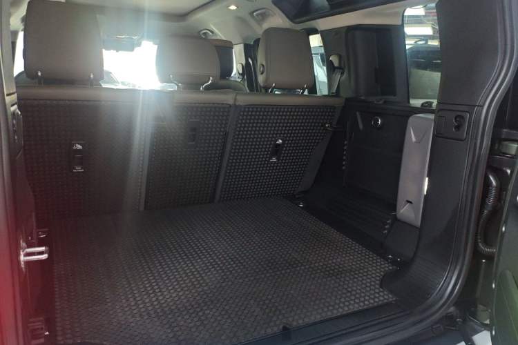 Used Land Rover Defender 2020 110 P400 HSE Trunk