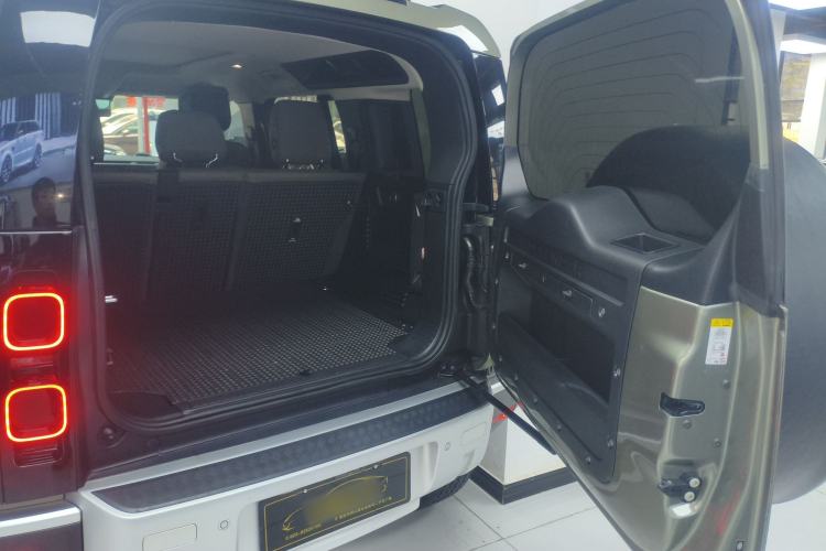 Used Land Rover Defender 2020 110 P400 Dark Special Edition Trunk