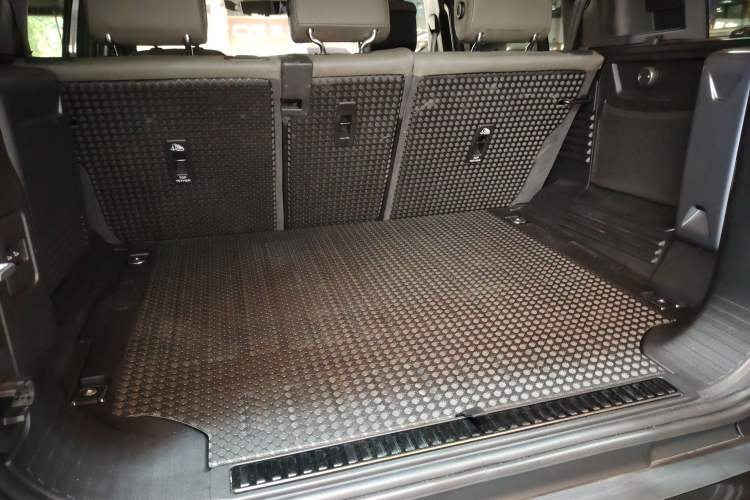 Used Land Rover Defender 2020 110 P400 HSE Trunk